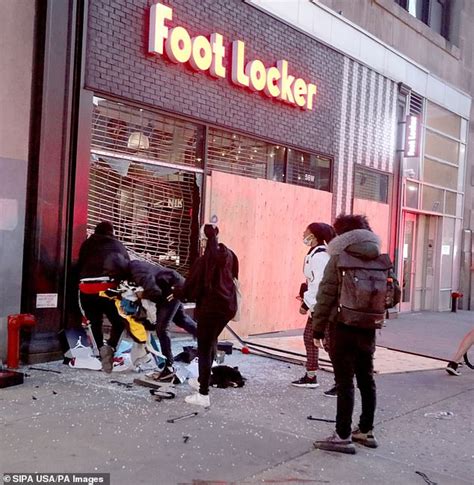 Video shows looters take .5M haul from Soho clothing shop